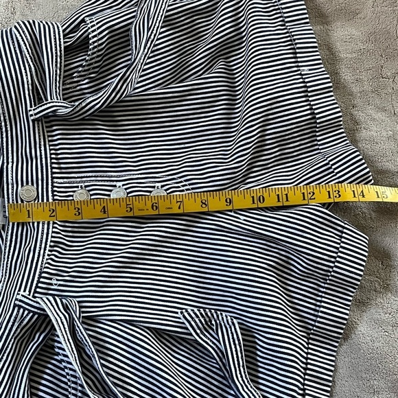 Gap High Rise Pleat Front PinStriped Cuffed Paperbag Shorts Button Fly Size 10 - Picture 13 of 13